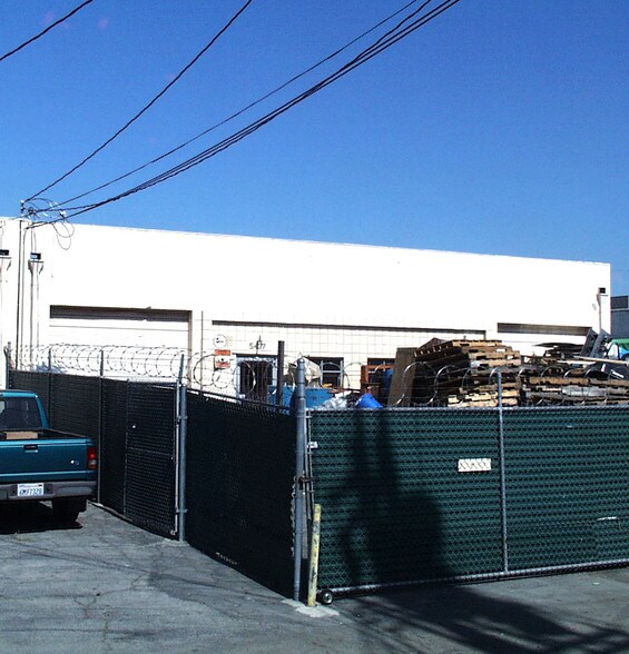 More Photos Of 5437 Satsuma Ave, North Hollywood Warehouse For Lease