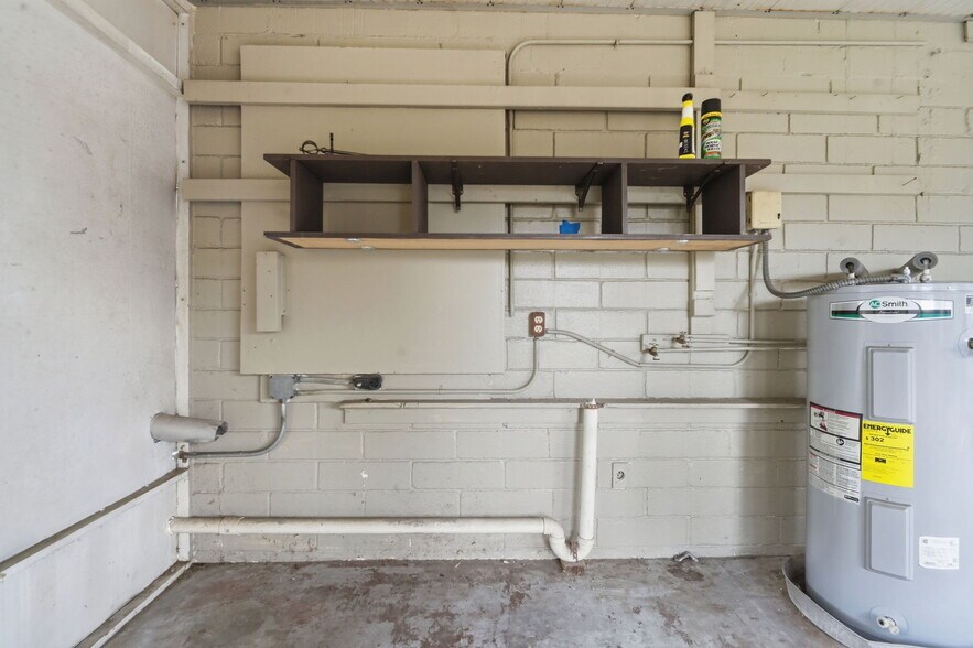 More Photos Of 1030 Camphor Ln, Deland General Retail For Sale