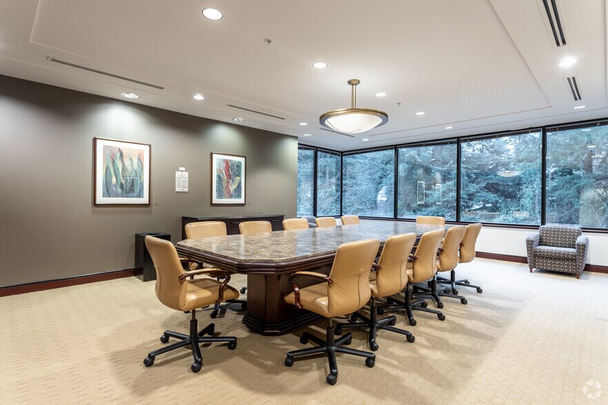 More Photos Of 4949 Meadows Rd, Lake Oswego Unknown For Lease