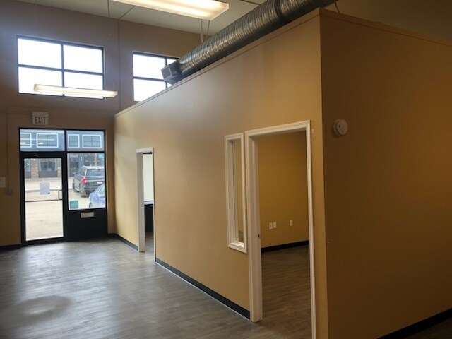 More Photos Of 3704 51 Av, Lloydminster Office For Lease