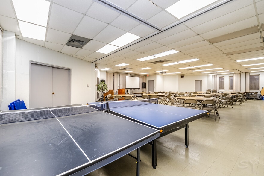 More Photos Of 1437 Oakton St, Park Ridge Specialty For Sale