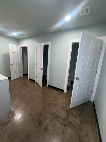 More Photos Of 6600 E Main St, Cushing Flex For Lease