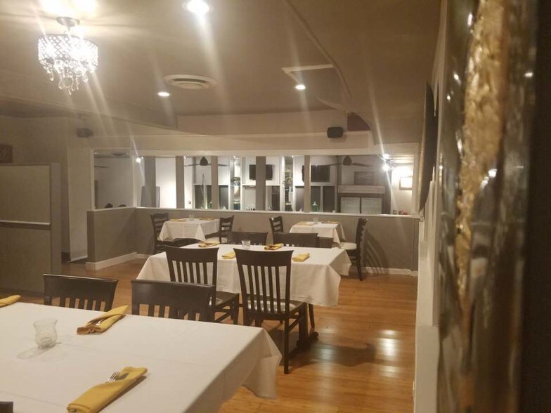 More Photos Of 194-198 Main St, Emmaus Restaurant For Lease