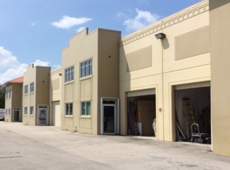 More Photos Of 1520 SE Niemeyer Cir, Port Saint Lucie Warehouse For Lease