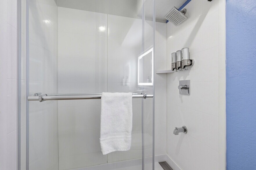 More Photos Of 600 Riverside Ave, Santa Cruz Hotel For Sale