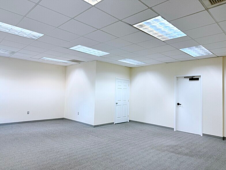 More Photos Of 1820 Oro Dam Blvd E, Oroville Bank For Lease