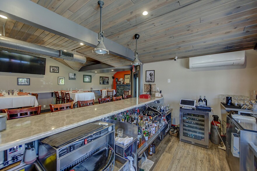 More Photos Of 514 NW Dixie Hwy, Stuart Restaurant For Sale
