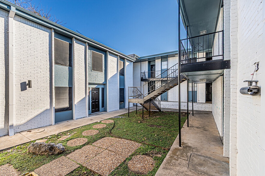 More Photos Of 6625 S Hulen St, Fort Worth Apartments For Sale