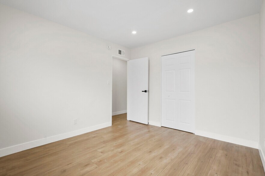 More Photos Of 174 N Wendy Dr, Thousand Oaks Specialty For Sale