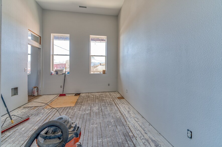 More Photos Of 119-119 1/2 Main St, Florence Storefront Retail Office For Sale