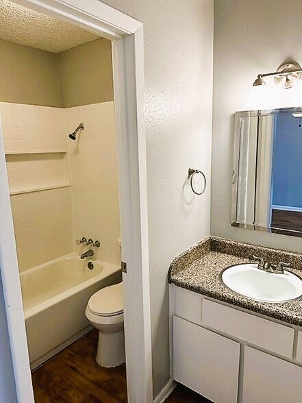 More Photos Of 2604-2606 Ektom Dr, Austin Apartments For Sale