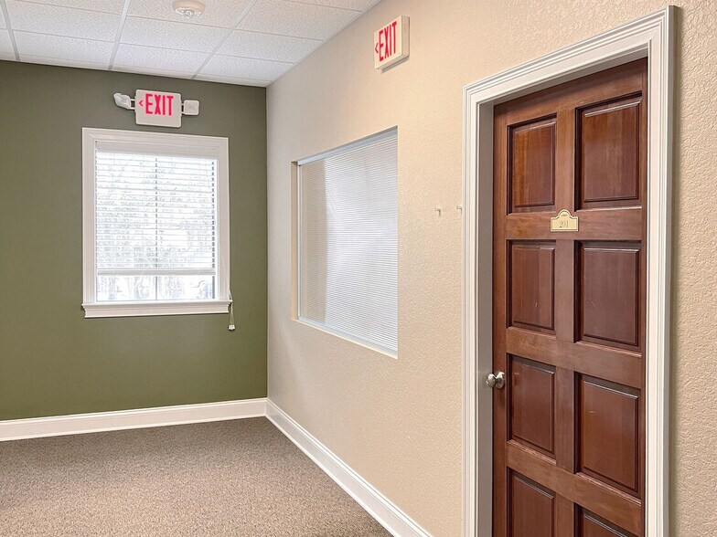 More Photos Of 308 Avenue G SW, Winter Haven Office For Lease