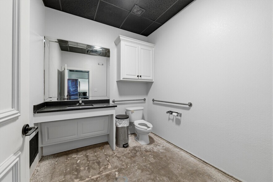More Photos Of 5017 Colleyville Blvd, Colleyville Office For Sale