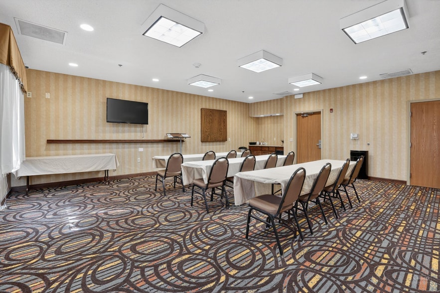 More Photos Of 202 Fairview Dr, Monaca Hotel For Sale