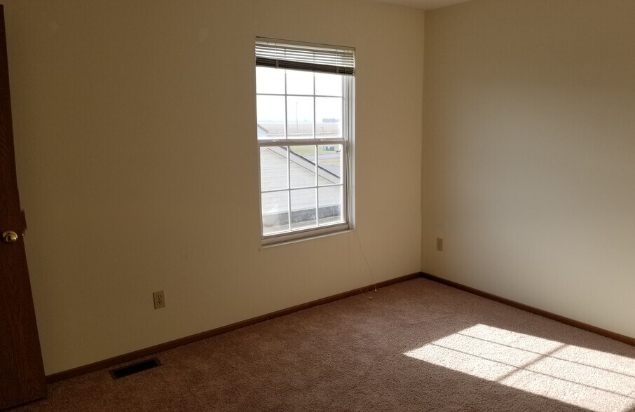 More Photos Of 2200-2271 Deerfield Crossing Dr, Piqua Apartments For Sale