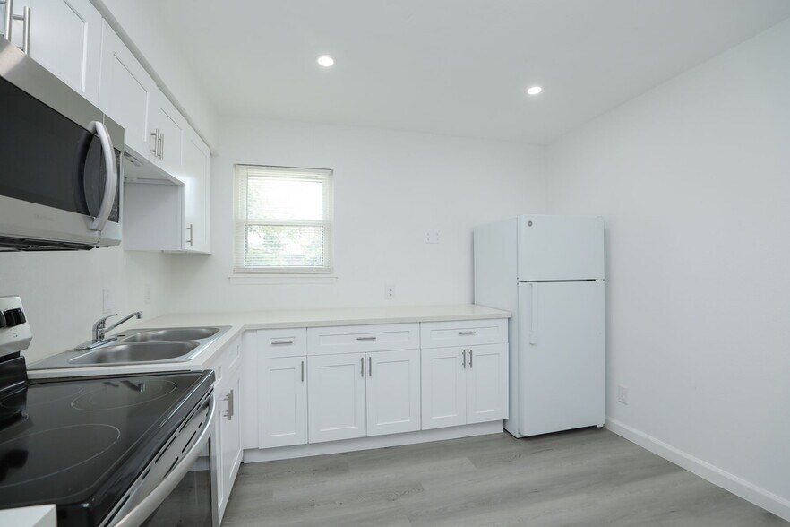 More Photos Of 712 Ball St, Galveston Apartments For Sale