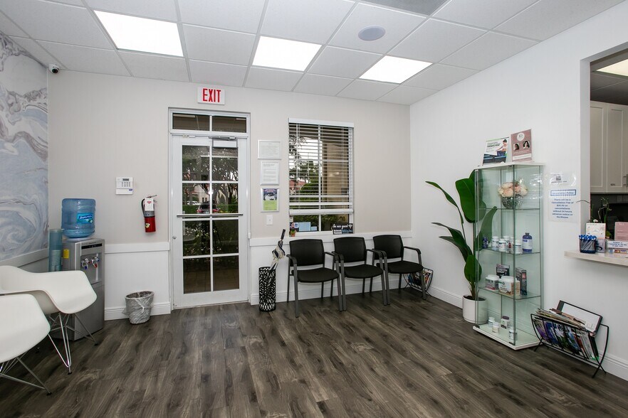 More Photos Of 5451 N University Dr, Coral Springs Office For Sale
