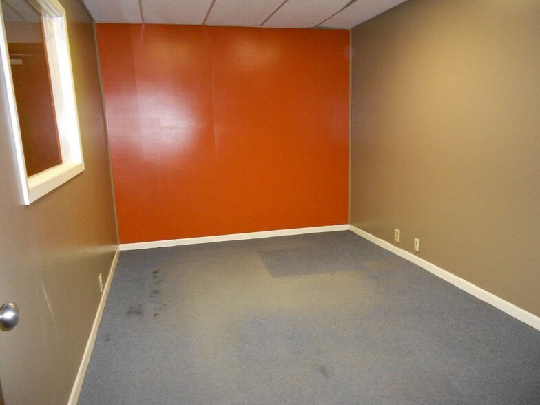 More Photos Of 218 Elm St, Abilene Flex For Sale