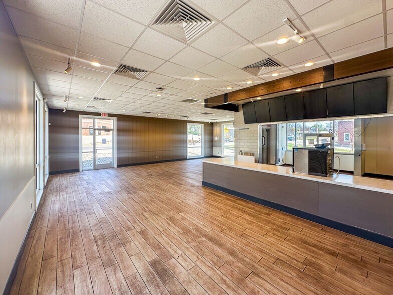 More Photos Of 375 E High St, Potosi Fast Food For Lease