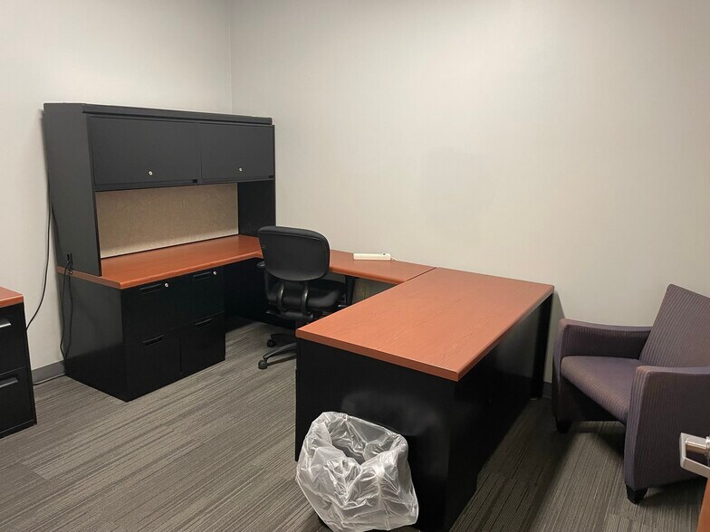 More Photos Of 3201-3301 Armar Dr, Marion Coworking Space