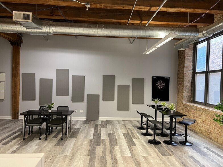 More Photos Of 824 W Superior St, Chicago Office Residential For Sale