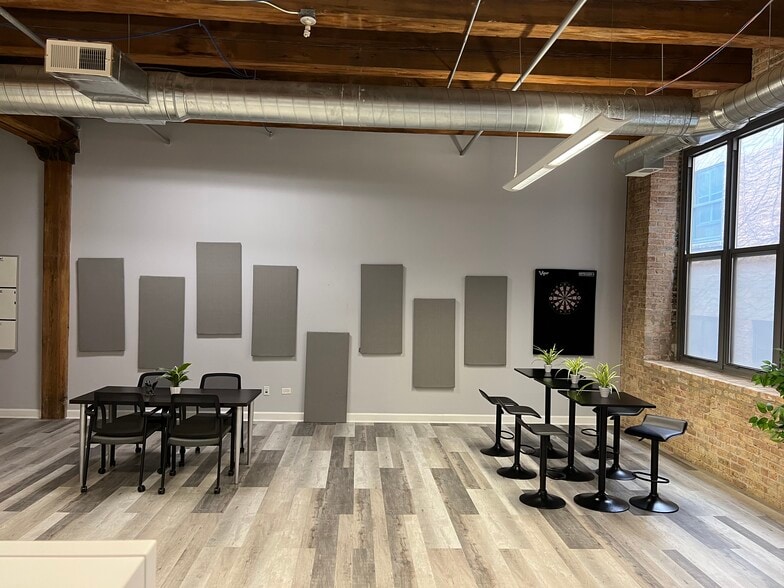 More Photos Of 824 W Superior St, Chicago Office Residential For Sale