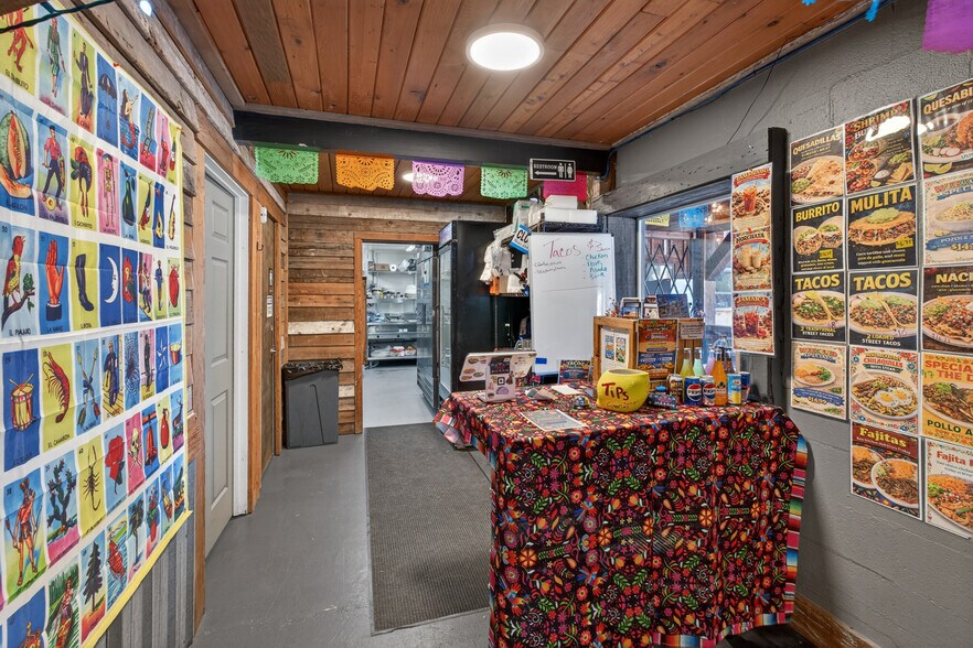 More Photos Of 14969 W Bow Hill Rd, Bow Bar For Sale