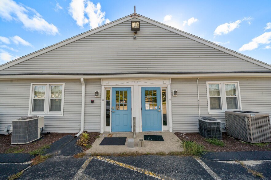 More Photos Of 4-6 Barlows Landing Rd, Pocasset Storefront Retail Office For Sale