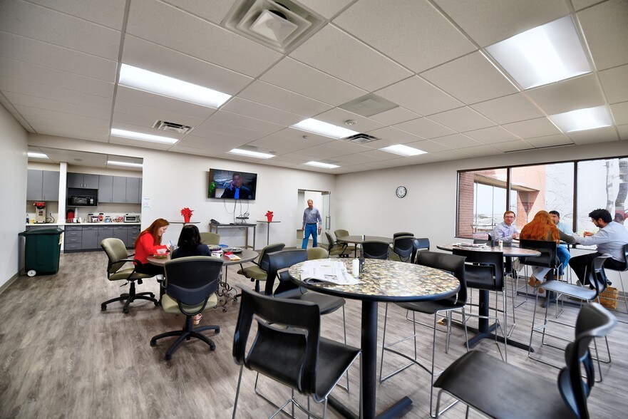 More Photos Of 2121 Midway Rd, Carrollton Office For Lease