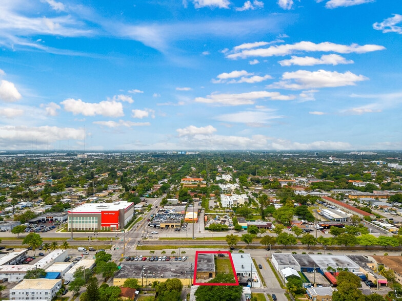 More Photos Of 811 S 21st Ave, Hollywood Freestanding For Lease