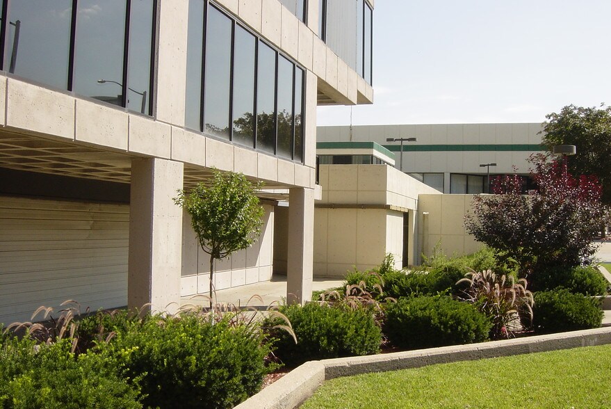 More Photos Of 300 W Broadway, Council Bluffs Office For Lease