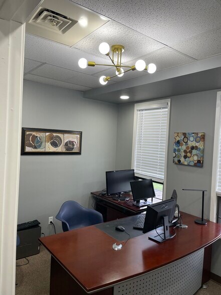 More Photos Of 1300 Cummins Rd, Des Moines General Retail For Lease