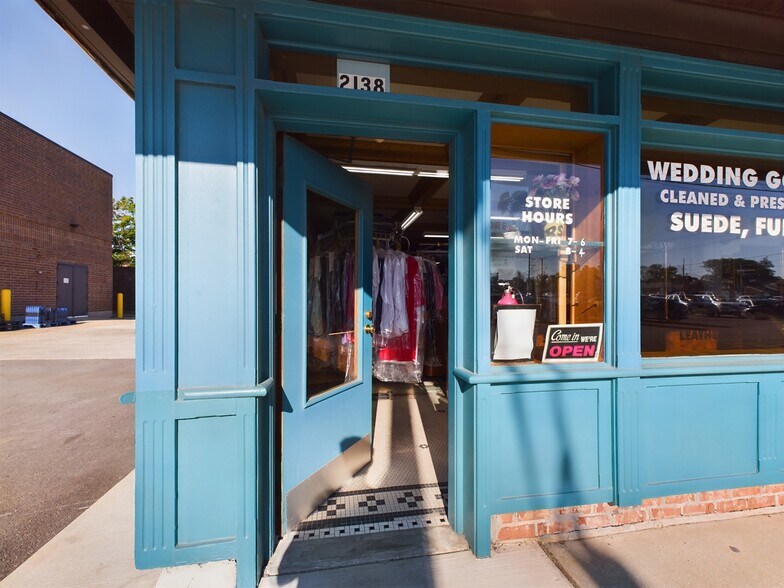 More Photos Of 2138 S Mannheim Rd, Westchester Restaurant For Sale