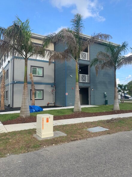 More Photos Of 2771 Royal Palm Ave, Fort Myers Apartments For Sale