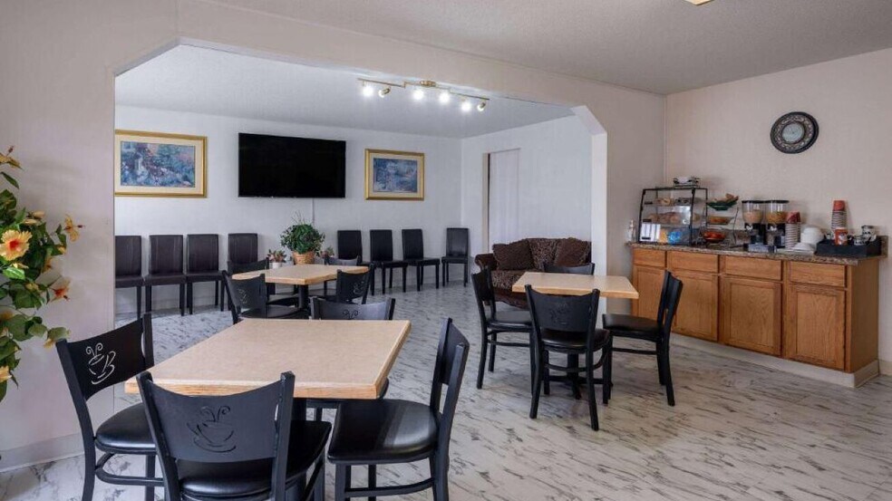 More Photos Of 200 S Pine Ridge Ave, Merrill Hotel For Sale