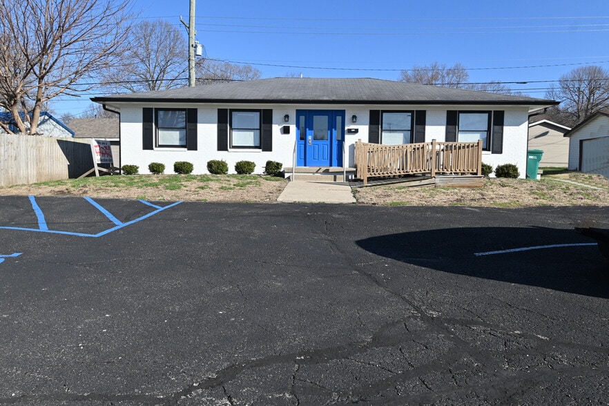 More Photos Of 1030 E Morgan St, Martinsville Office For Sale