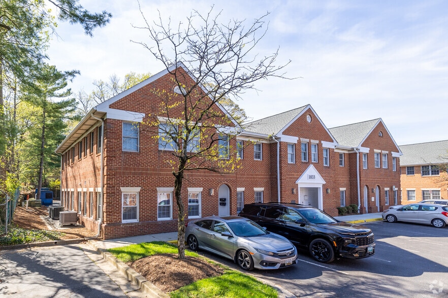 Primary Photo Of 1831 Forest Dr, Annapolis Medical For Sale