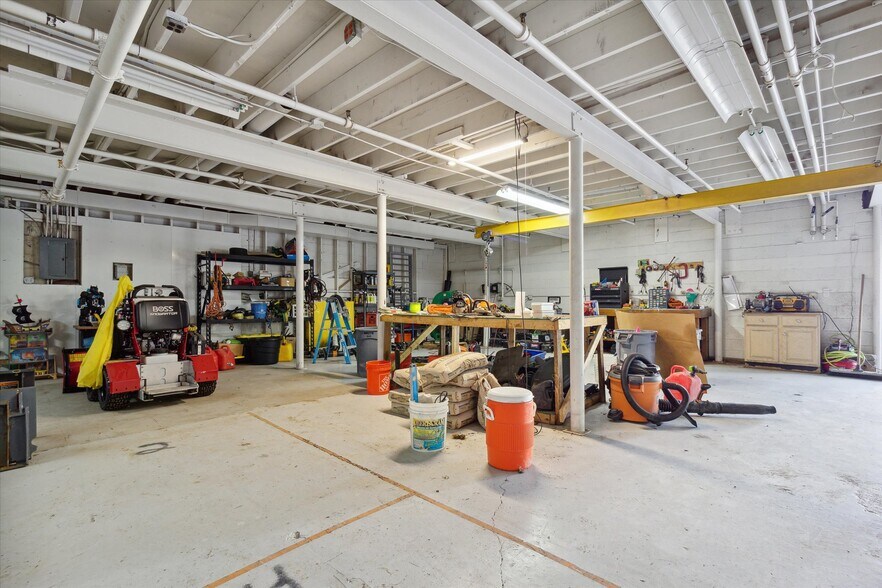 More Photos Of 4800 Joslyn Rd, Lake Orion Light Manufacturing For Sale