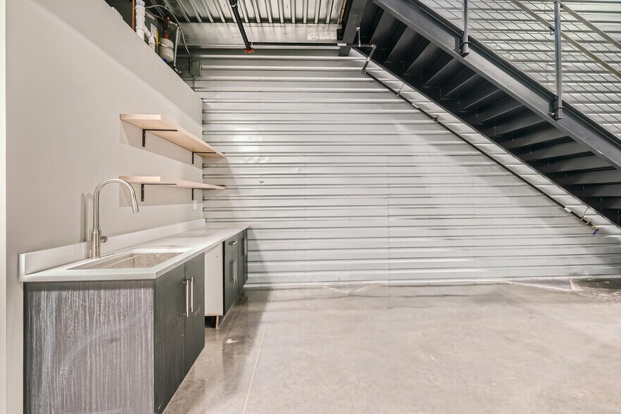 More Photos Of 11 NW Frontage Rd, Fort Collins Showroom For Sale