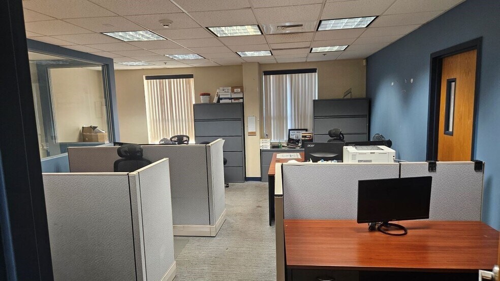 More Photos Of 115 Mendon St, Bellingham Medical For Sale