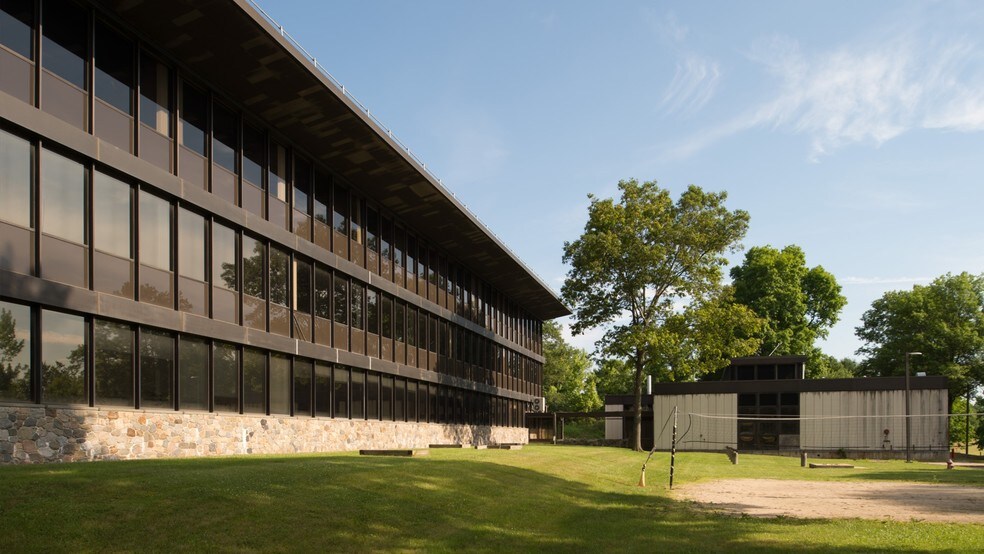 More Photos Of 199 Benson Rd, Middlebury Flex For Lease