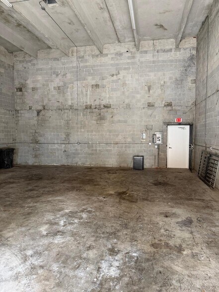 More Photos Of 4628-4648 NW 133rd St, Opa-locka Warehouse For Lease