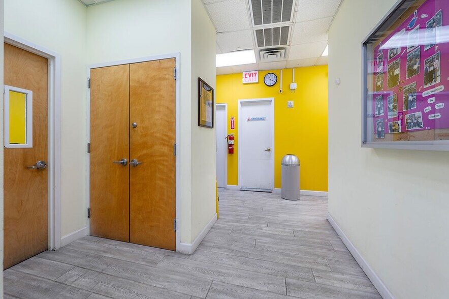 Primary Photo Of 78-14 Roosevelt Ave, Jackson Heights Storefront Retail Office For Sale