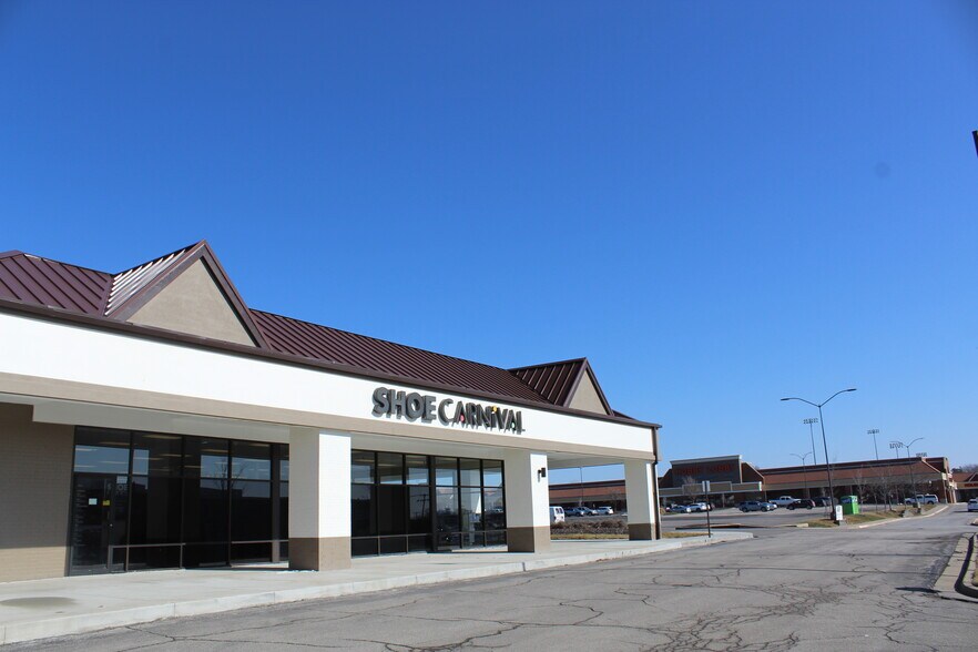 More Photos Of 11528-11570 W 95th St, Overland Park Unknown For Lease