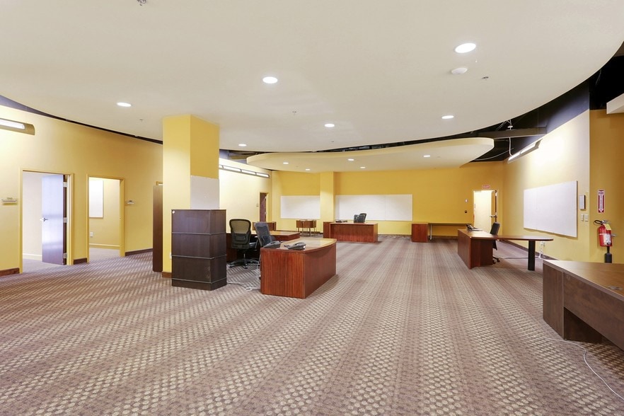 More Photos Of 3350 Greenbriar Pky SW, Atlanta Movie Radio TVStudio For Lease