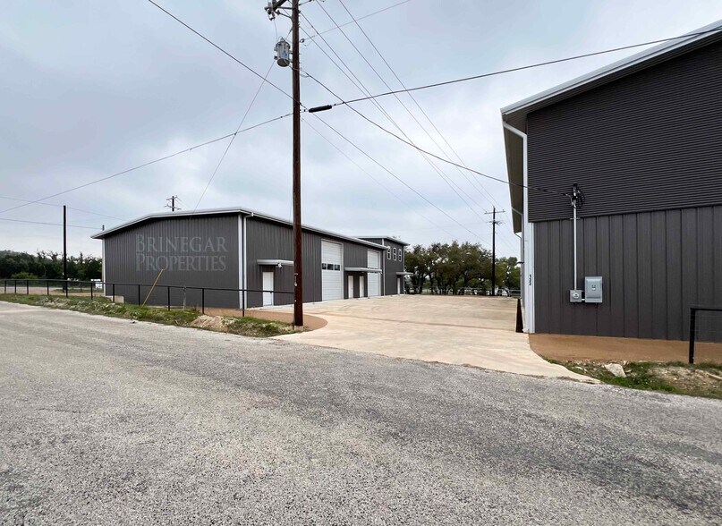 More Photos Of 133 Glosson Ranch Rd, Dripping Springs Warehouse For Sale