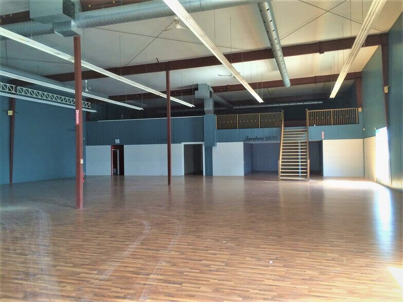 More Photos Of 405 Ninth St W, Cornwall Freestanding For Lease