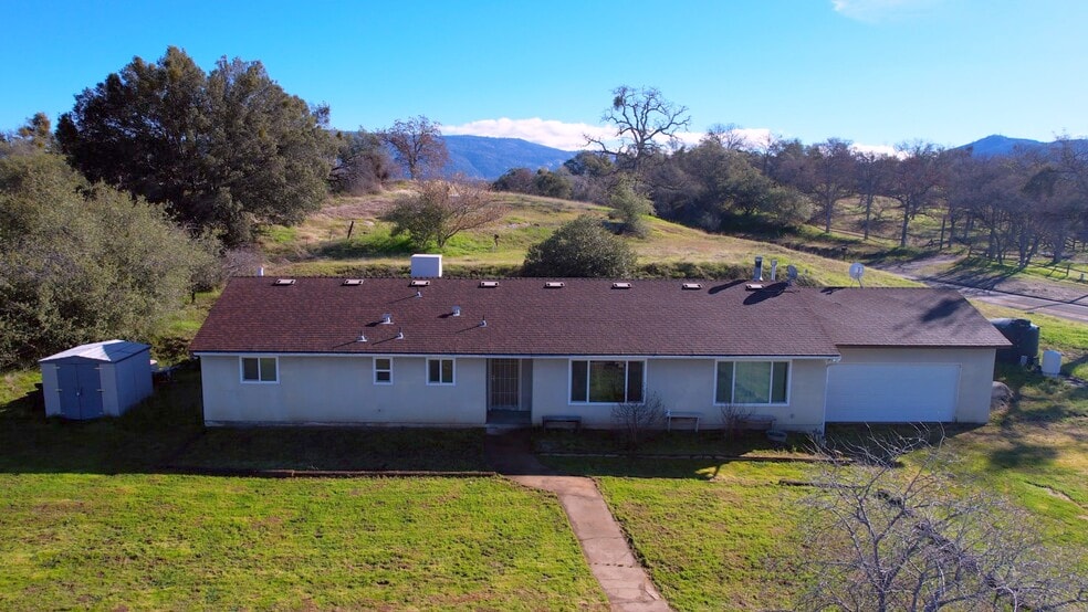 More Photos Of 28549 Auberry Rd, Clovis Flex For Sale