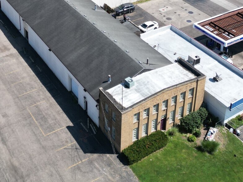 More Photos Of 412 Harrison St, Kalamazoo Freestanding For Lease