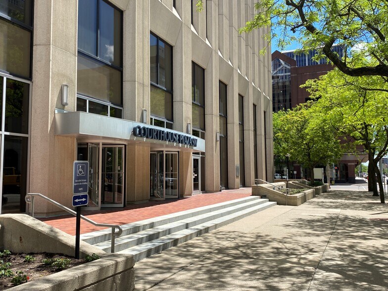 More Photos Of 10 N Ludlow St, Dayton Office For Lease